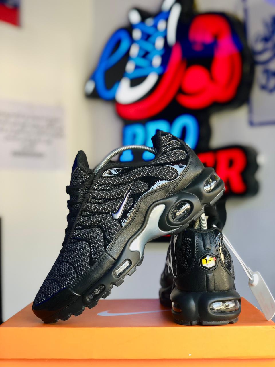 Nike TN Black Metallic Silver
